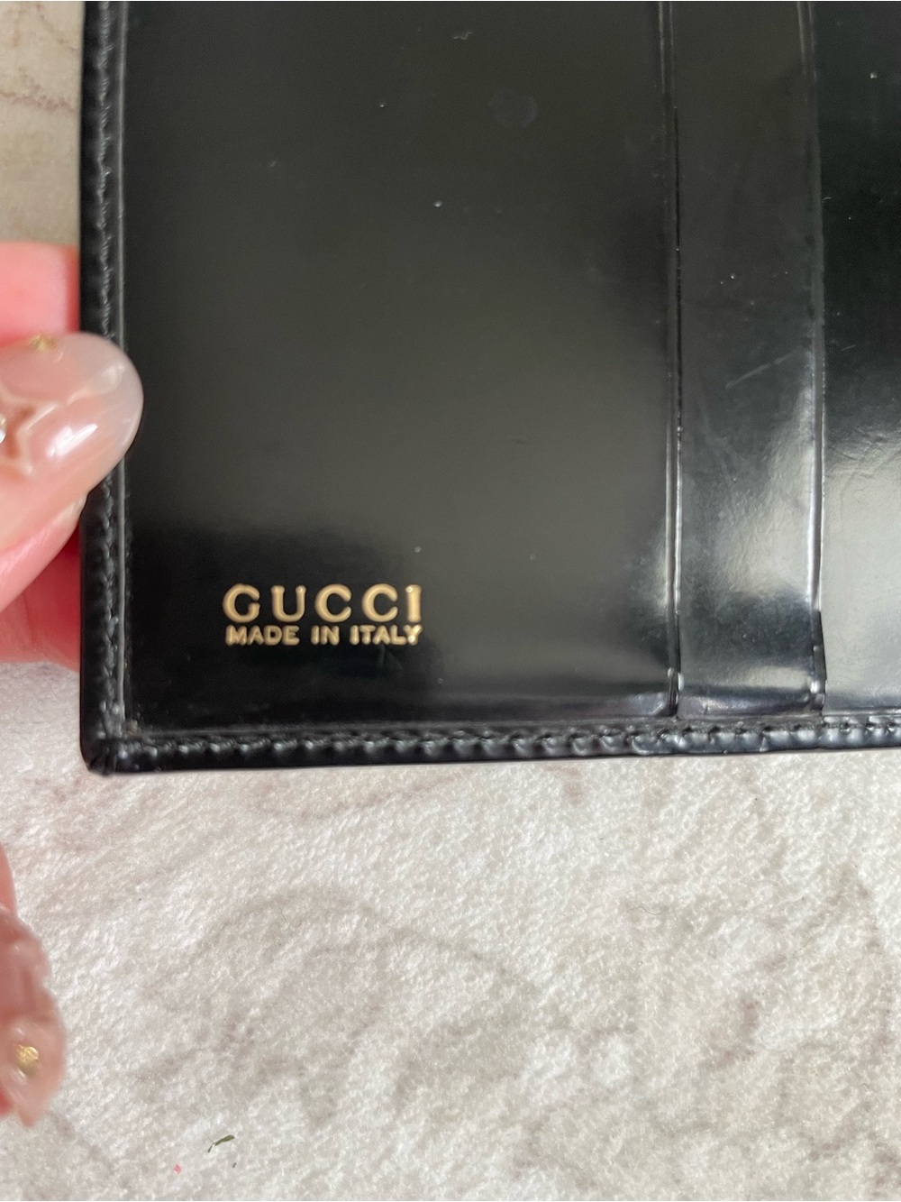 Gucci Black Patent Leather Trifold Wallet with Gold Bar Detail - Picture 4 of 15